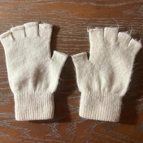 Women Cream Colored Knit Half-Fingers Gloves - OS - Picture 1 of 5